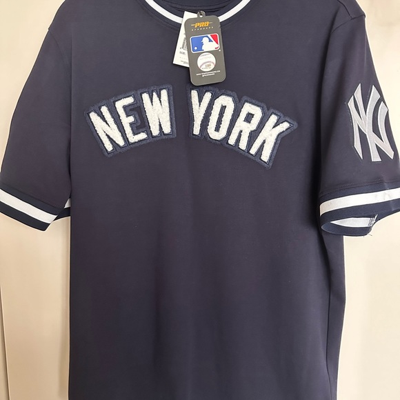 Yankees Pro Standard T Shirt - Picture 2 of 4